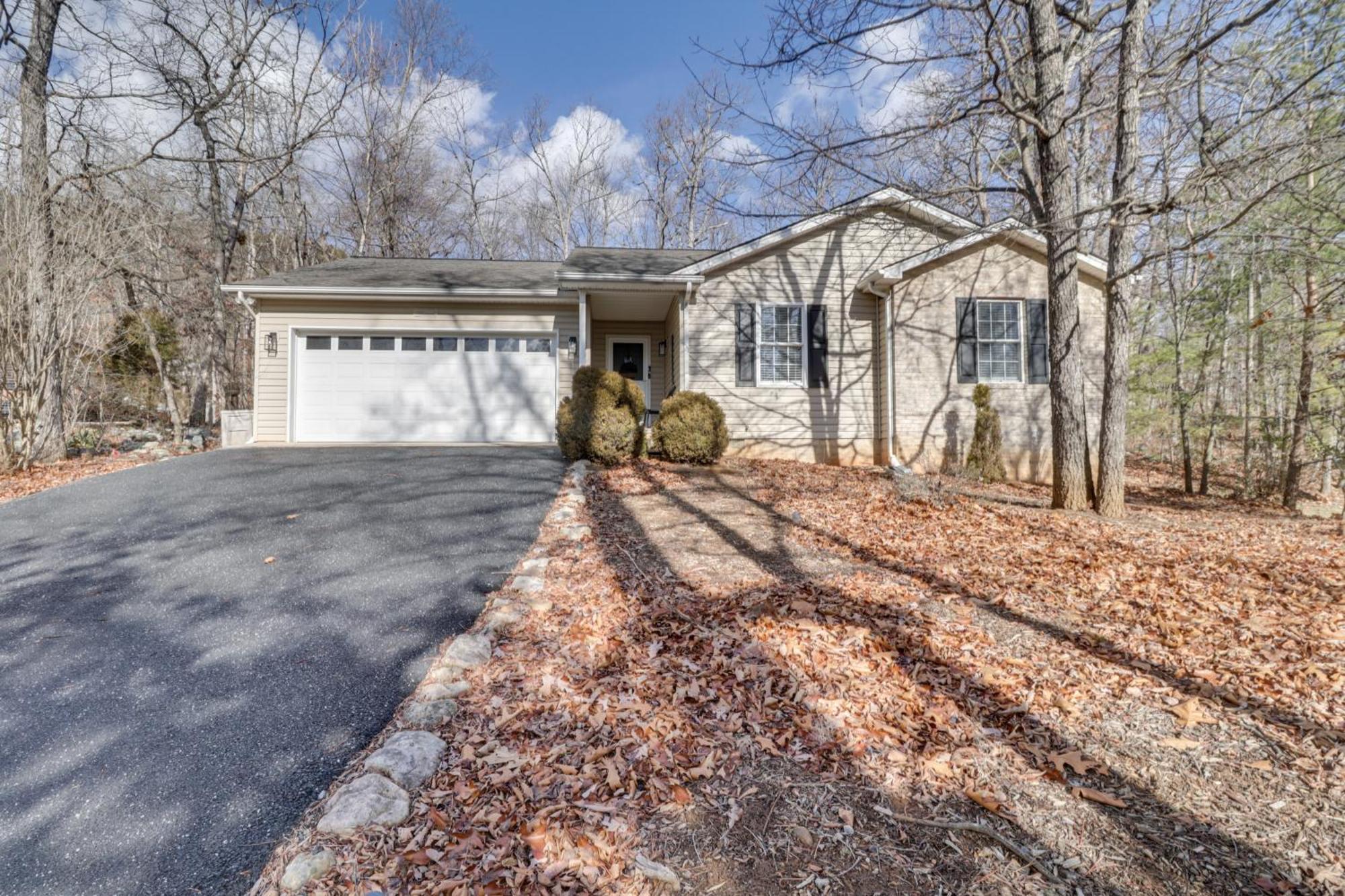 Holiday home Vacation Rental, 1 Mi To Skiing!